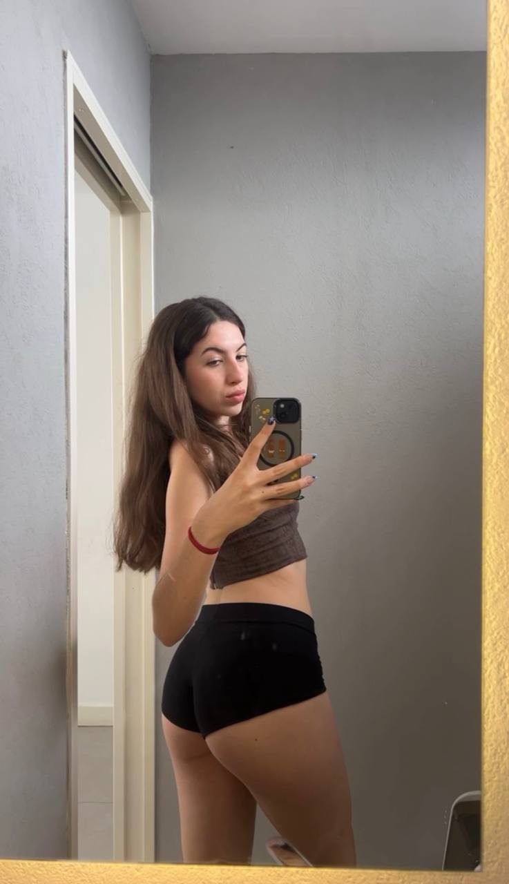 Amber in her underwear in Nashville