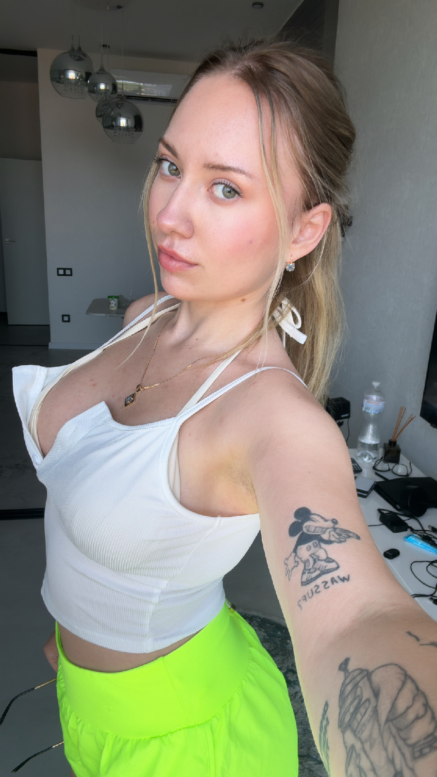 KateV in her underwear in Nashville