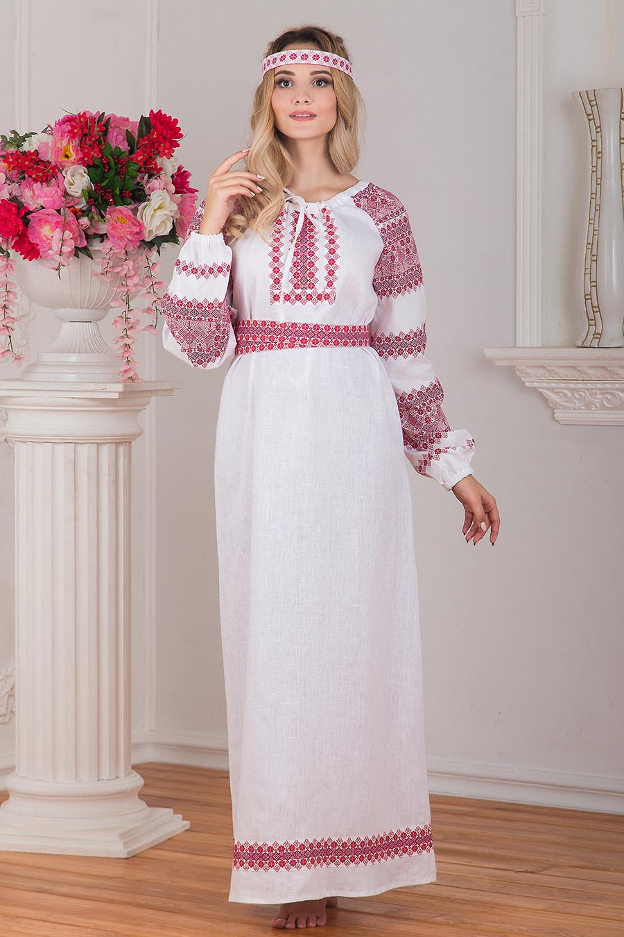 Women in Slavic costumes in Nashville