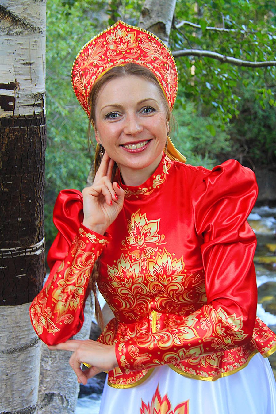 Women in Slavic costumes in Nashville