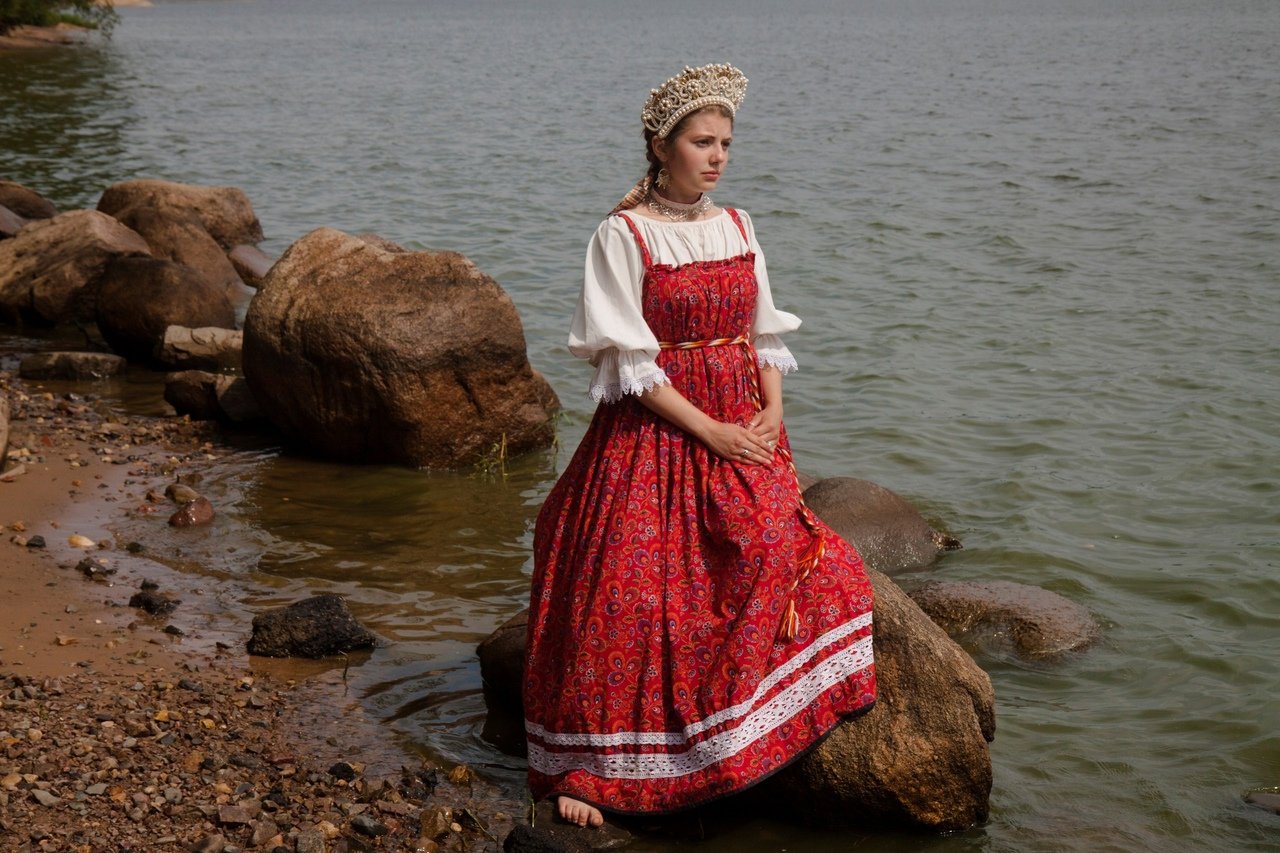Women in Slavic costumes in Nashville