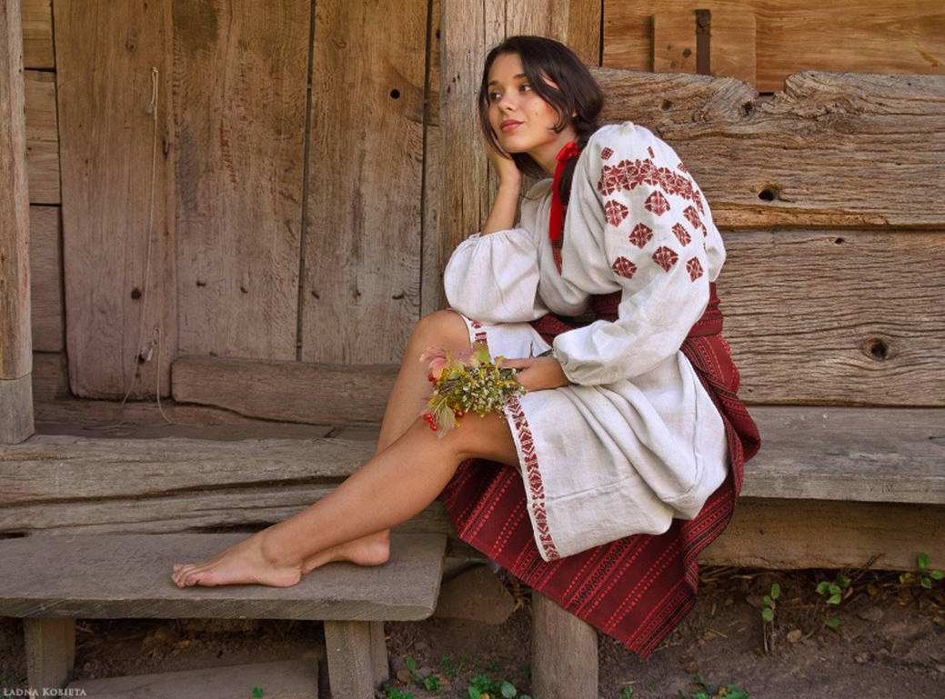 Women in Slavic costumes in Nashville