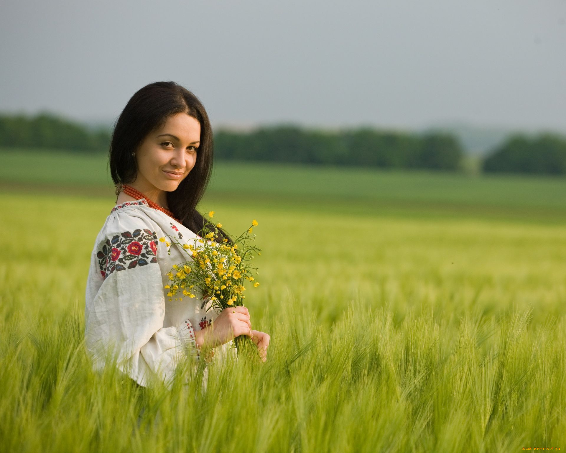 Women in Slavic costumes in Nashville