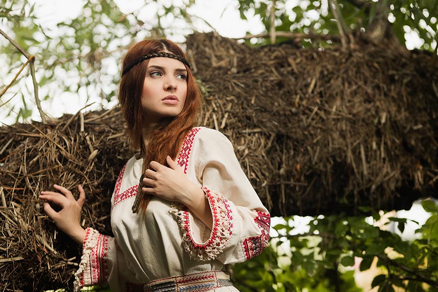 Women in Slavic costumes in Nashville