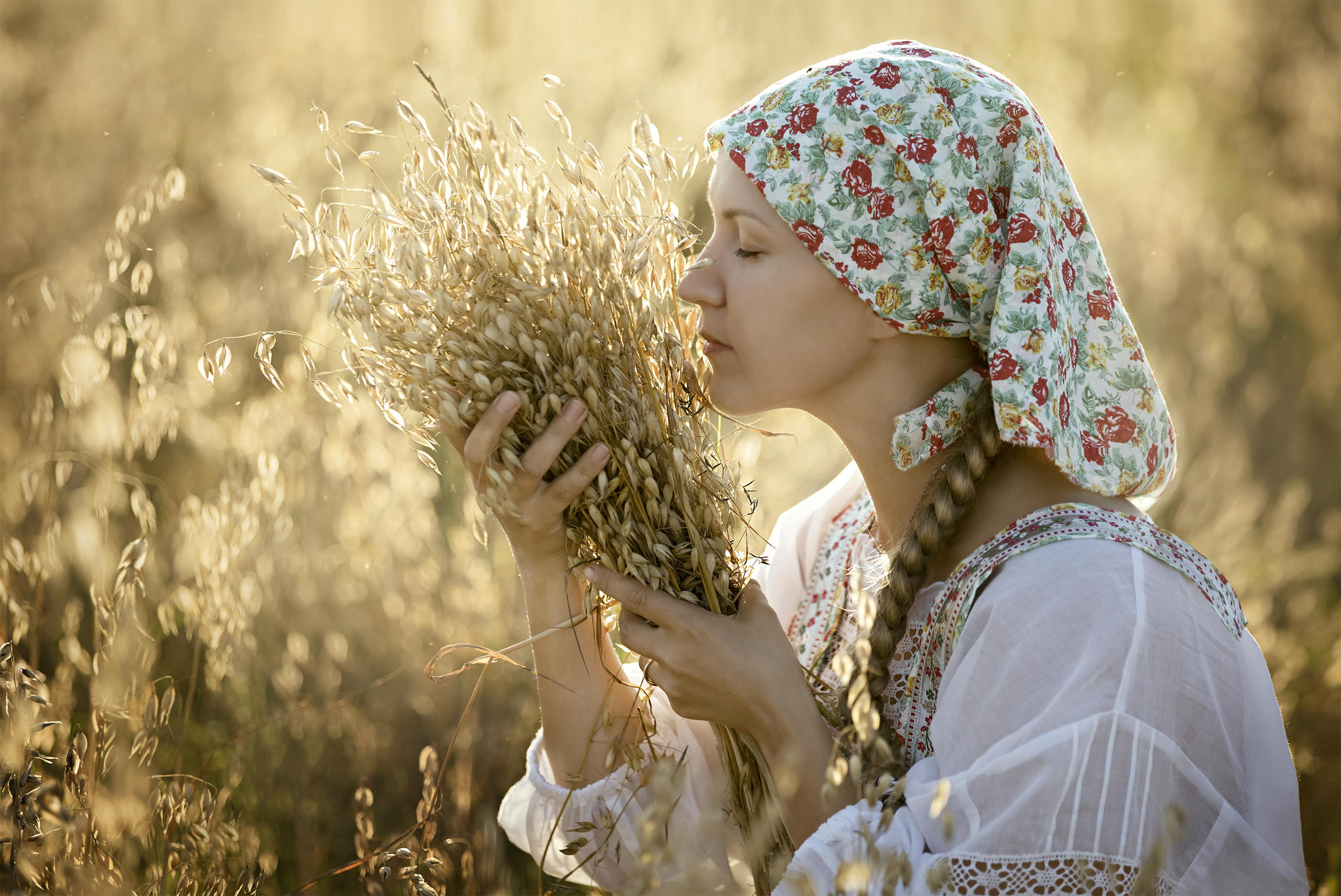 Photo Women in Slavic costumes in Nashville