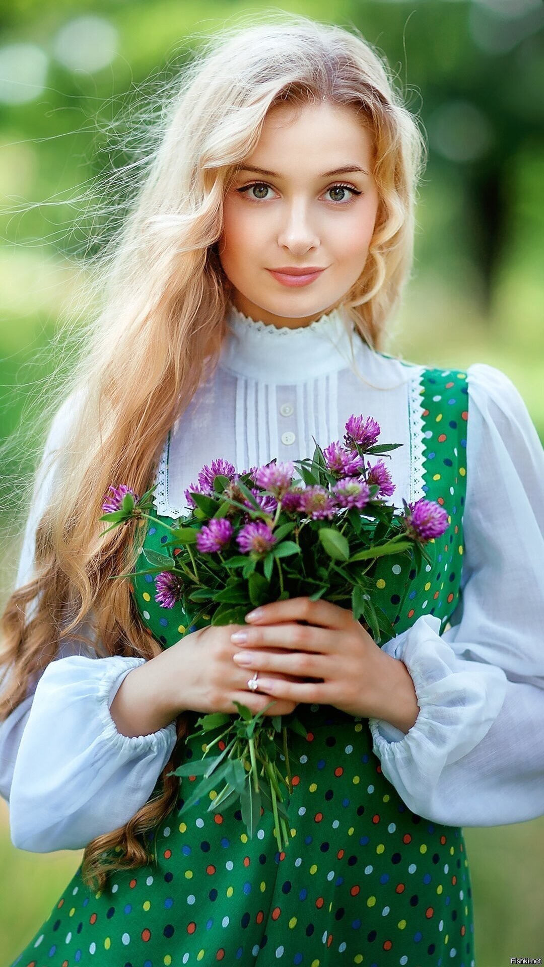 Girls in Slavic costumes in Nashville