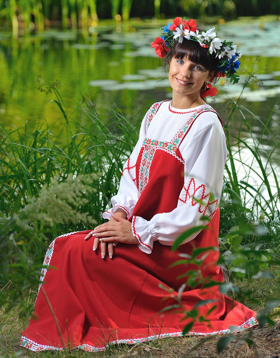 Beautiful girl Girls in Slavic costumes in Nashville